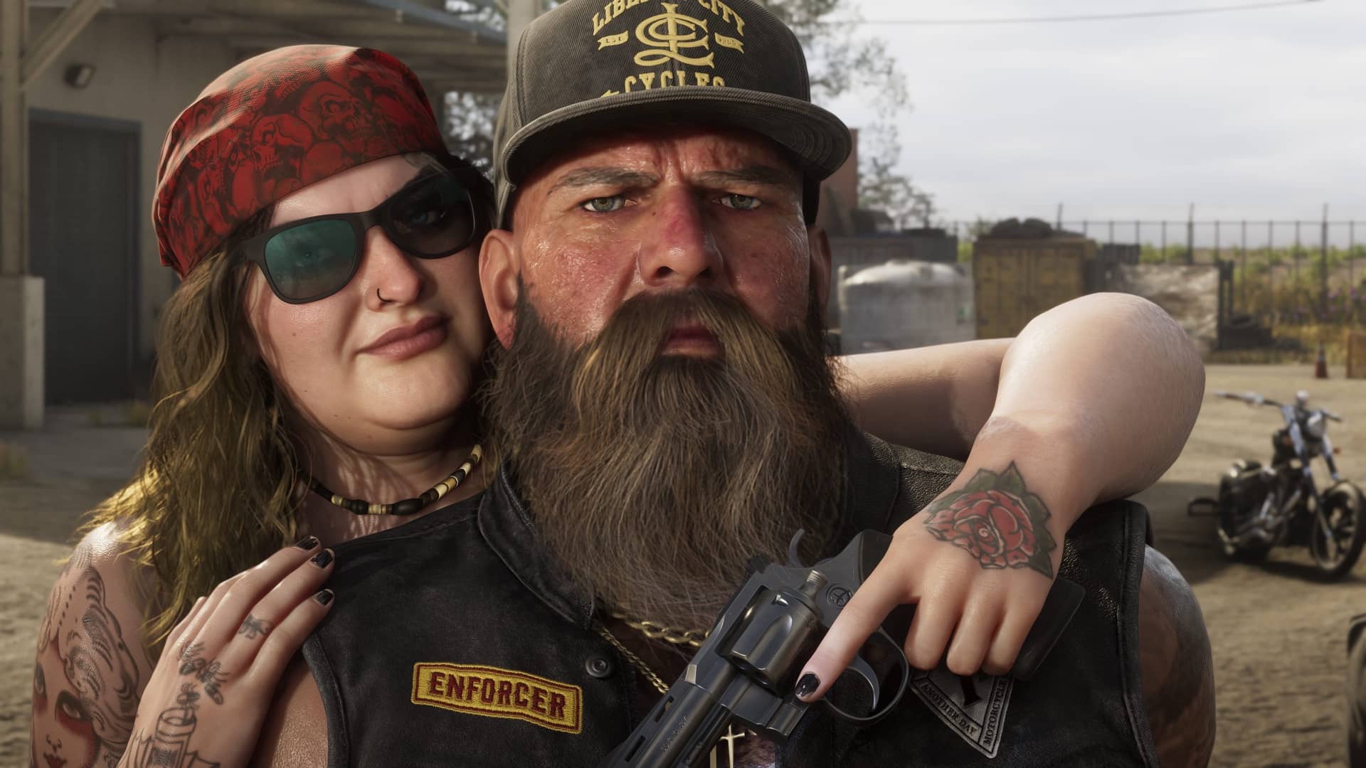 Ambrosia’lı bir motorcu çift; revolver tutan enforcer — Ambrosia, GTA 6 Sanayi bölgesi